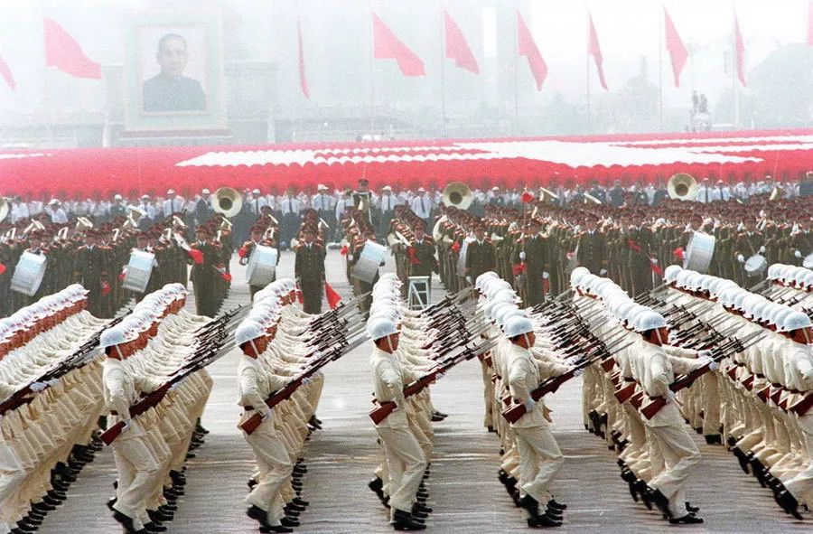 中國閱兵史上的霸氣瞬間，回顧1984年的閱兵盛況，中國閱兵史上的霸氣瞬間，回顧1984年閱兵盛況的震撼瞬間