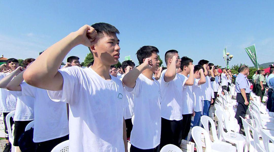 兵役登記證上大學(xué)一定要嗎？詳解兵役登記與大學(xué)入學(xué)要求，關(guān)于兵役登記證與大學(xué)入學(xué)要求的詳解，是否上大學(xué)必須持有兵役登記證？