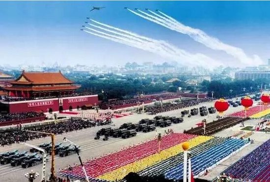慶祝祖國輝煌，50周年國慶大閱兵高清完整版回顧，慶祝祖國輝煌，國慶大閱兵高清完整版回顧，共襄五十周年慶典盛況