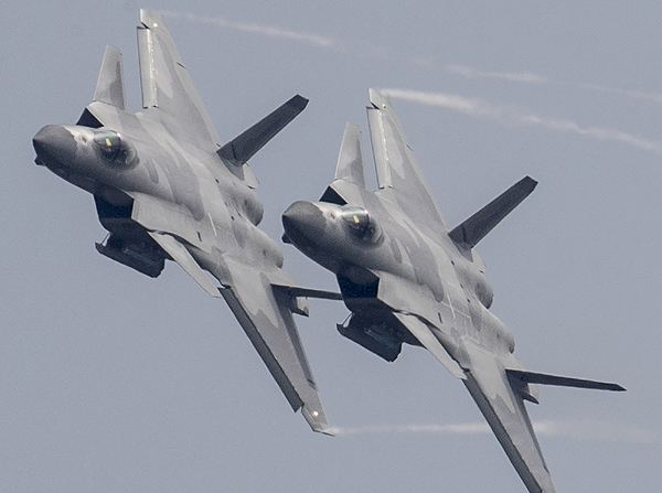 軍事震撼，20架轟炸機傾瀉240枚導(dǎo)彈的力量展示，軍事震撼，20架轟炸機傾瀉導(dǎo)彈力量展示日