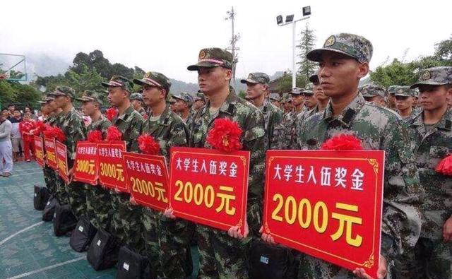 大學(xué)生如何參軍，一條充滿榮耀與成長的道路，大學(xué)生參軍之路，榮耀與成長的交織