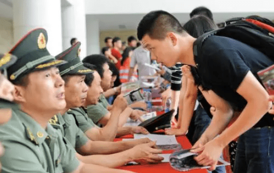 本科畢業(yè)大學生當兵政策2021，機遇與挑戰(zhàn)并存，本科畢業(yè)大學生當兵政策2021，機遇與挑戰(zhàn)并存解析