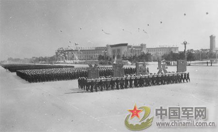 重溫歷史瞬間，探索1959年國(guó)慶閱兵視頻，重溫歷史瞬間，探索經(jīng)典，回顧1959年國(guó)慶閱兵盛況