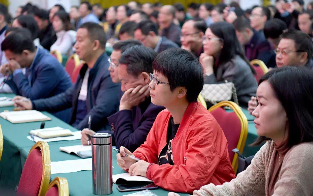 新聞報(bào)刊最新一期，深度解讀熱點(diǎn)事件，掌握最新資訊動(dòng)向，新聞熱點(diǎn)深度解讀，掌握最新資訊動(dòng)向
